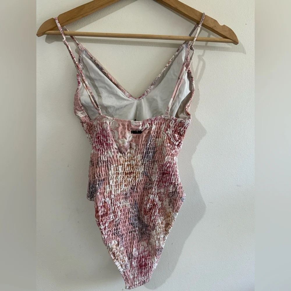 triangl swimwear Pink and White Floral Swim Top